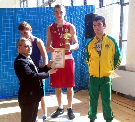 Донские боксёры выиграли три золотых награды на первенстве ЮФО среди юниоров в Элисте
